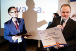 Przemysław Romaniuk receives award.jpg