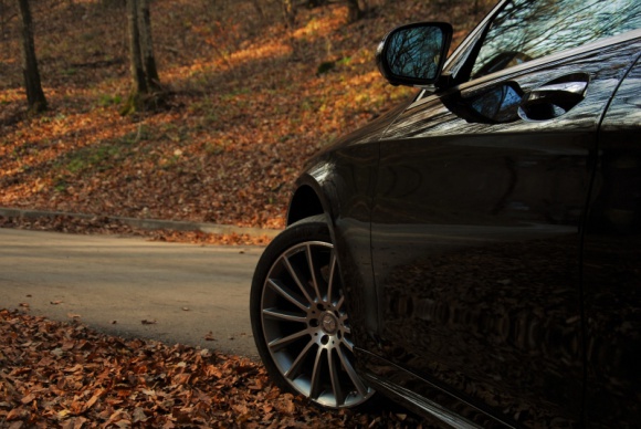 Z czym Polakom kojarzy się dobrobyt? LIFESTYLE, Finanse - W badaniu „Sytuacja materialna Polaków” , zrealizowanym na zlecenie Lindorff SA, ankietowani zostali poproszeni o sprecyzowanie, z czym kojarzy im się dobrobyt. Dla ponad 3/5 pierwszymi konotacjami są luksusowy samochód oraz własne lokum.