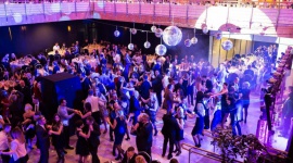 Sylwestrowe wydatki – ile Polacy płacą za zabawę? LIFESTYLE, Finanse - W największych polskich miastach oferty zabaw sylwestrowych 2017/2018 wynoszą przeciętnie 224 zł za osobę – wynika z danych pochodzących z serwisu Sylwestrowo.pl, największej polskiej wyszukiwarki ofert sylwestrowych.