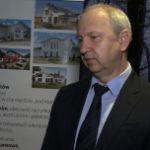 Właściciel największego producenta prefabrykowanych domów drewnianych chce sprzedać duży pakiet akcji. Wartość oferty może wynieść 360 mln zł