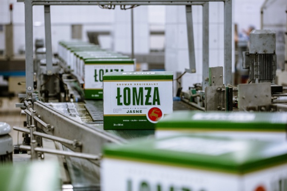 PRODUKCENT MARKI ŁOMŻA PRZEZNACZA 2 MLN NA WALKĘ Z KORONAWIRUSEM LIFESTYLE, Finanse - Van Pur S.A. największa polska spółka piwowarska, producent marek takich jak Łomża, Karpackie czy Cortes, włącza się do walki z pandemią koronawirusa w Polsce.