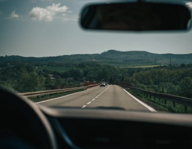 Samochodem na wakacje w Polsce. Jakie assistance przyda się w trasie?