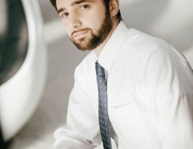 Edward pracuje z agentami Towarzystwa Ubezpieczeniowego INTER Polska