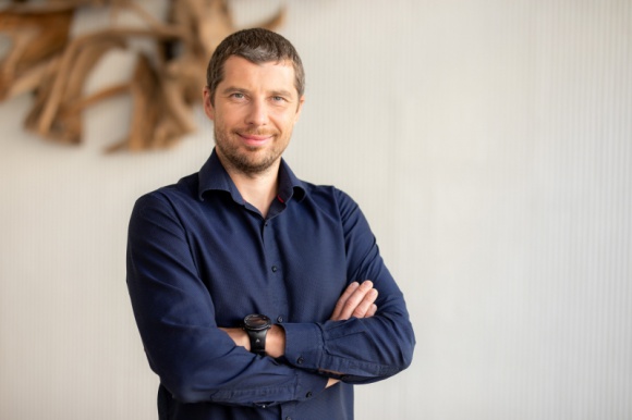 MV Poland z nowym dyrektorem generalnym Przemysł spożywczy, BIZNES - Spółka dystrybucyjna MV Poland, należąca do MV GROUP, jednej z największych grup przedsiębiorstw w krajach bałtyckich, ma nowego dyrektora generalnego. Od 1 marca stanowisko to obejmie Donatas Zykus. Zastąpi on Arūnasa Rokasa, który kierował oddziałem firmy od 9 lat.