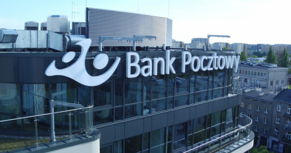 Klienci Banku Pocztowego mogą wpłacać gotówkę w 1000 urządzeń Planet Cash Bankowość, BIZNES - Bank Pocztowy rozszerzył współpracę z firmą ITCARD właścicielem sieci bankomatów i wpłatomatów Planet Cash. Dzięki porozumieniu klienci indywidualni i firmowi Banku Pocztowego będą mogli korzystać z niemal 1000 wpłatomatów tej firmy w całej Polsce.
